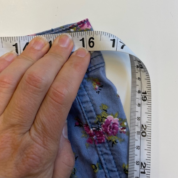 burnside teen size 9 dainty floral printed cotton shorts w zip and button front - Picture 9 of 10